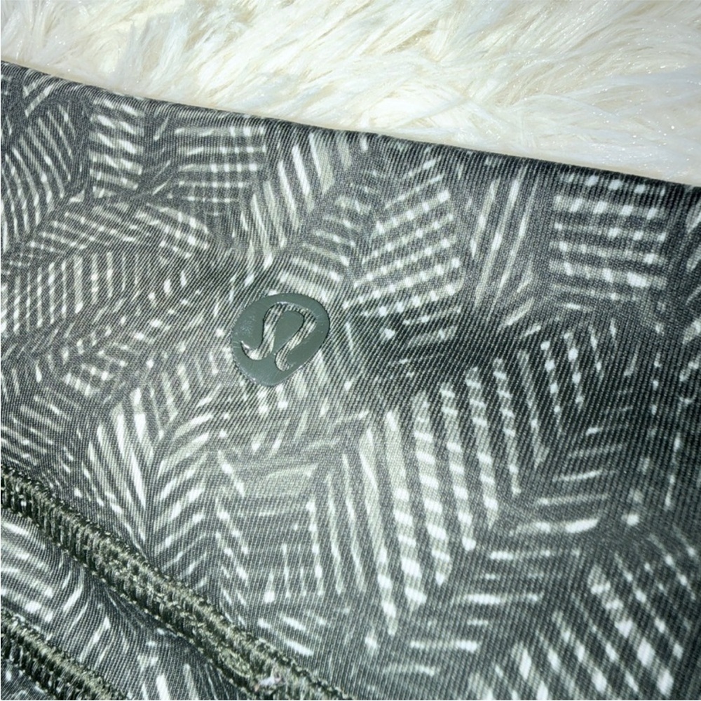 Lululemon Cool To Street Crop Jazzy White Gator Green - Picture 4 of 6